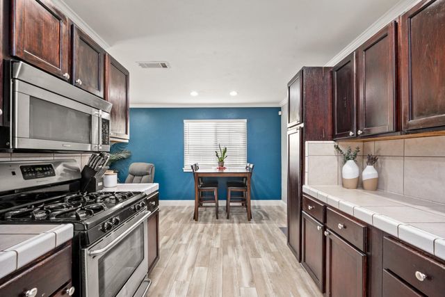 600 P St, Lincoln, CA 95648