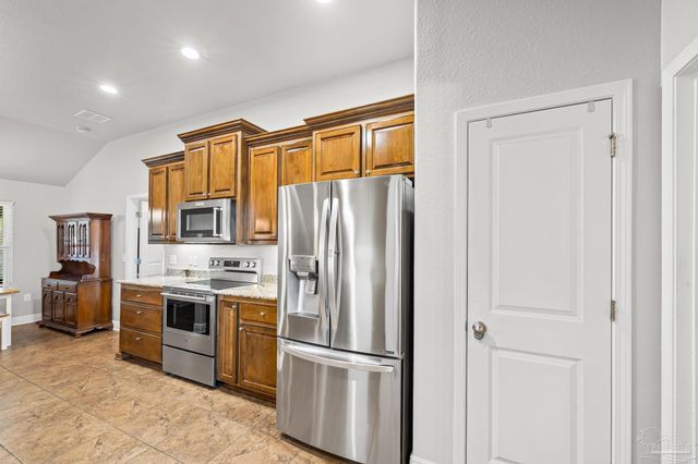 6132 Winchester Cir, Milton, FL 32570