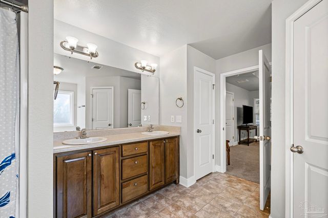 6132 Winchester Cir, Milton, FL 32570