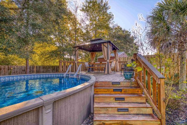 6132 Winchester Cir, Milton, FL 32570