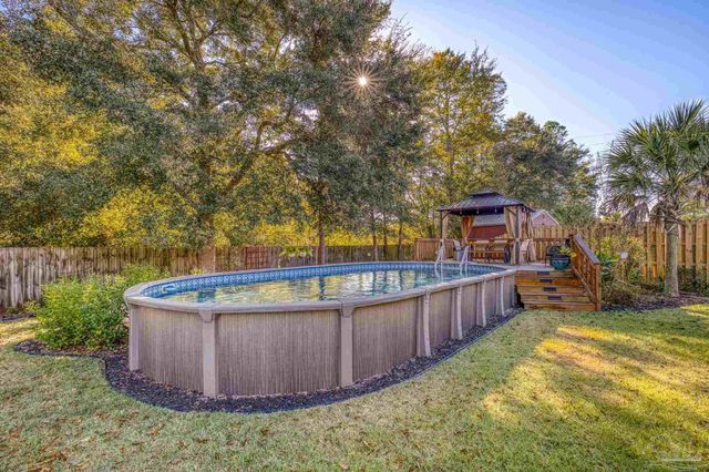 6132 Winchester Cir, Milton, FL 32570