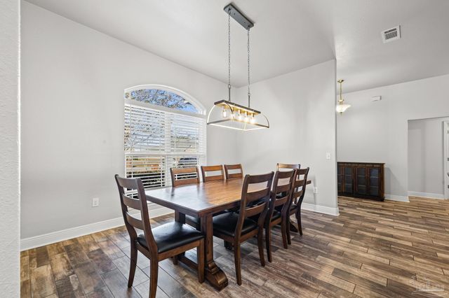 6132 Winchester Cir, Milton, FL 32570