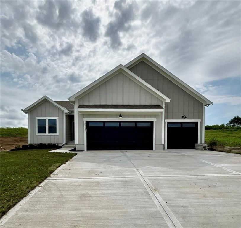 355 SW Amara Drive, Blue Springs, MO 64064