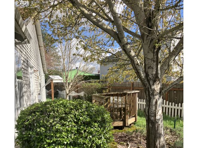 695 MARY Dr, Molalla, OR 97038