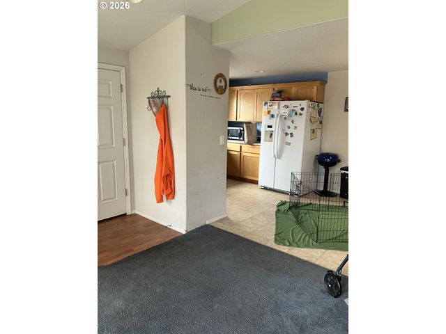 695 MARY Dr, Molalla, OR 97038