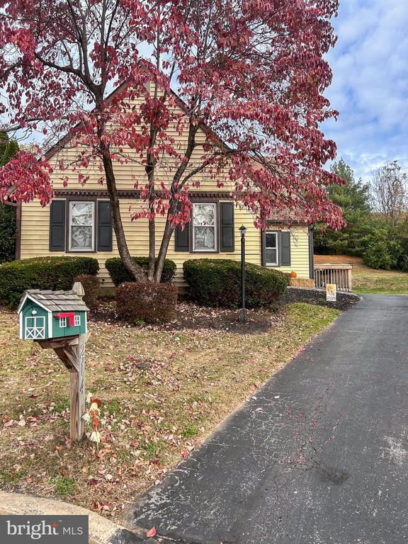 214 ARMSTEAD CT, Downingtown, PA 19335