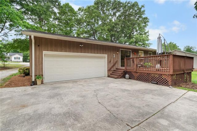1025 Springwood Lane, Archdale, NC 27263