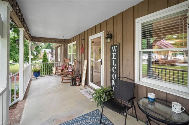 1025 Springwood Lane, Archdale, NC 27263