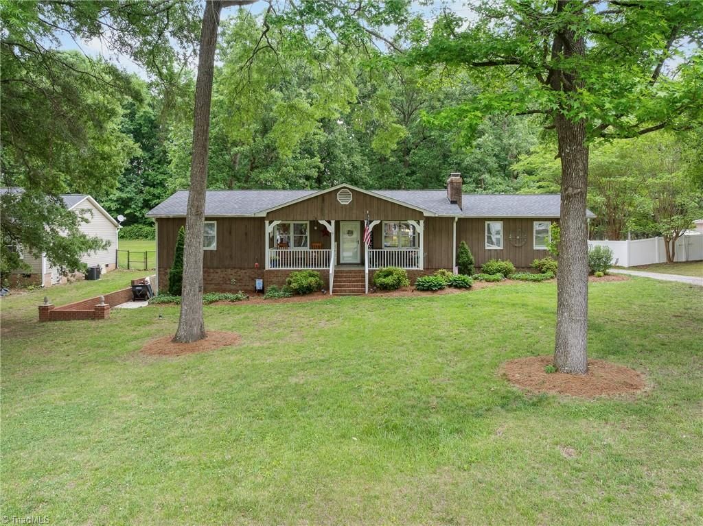 1025 Springwood Lane, Archdale, NC 27263