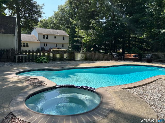 305 Eastbury Hill Road, Glastonbury, CT 06033