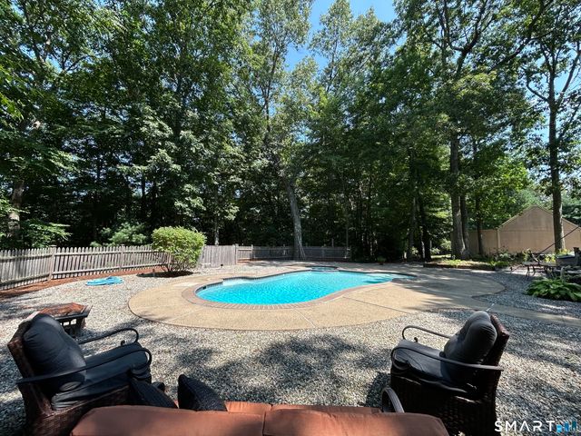 305 Eastbury Hill Road, Glastonbury, CT 06033