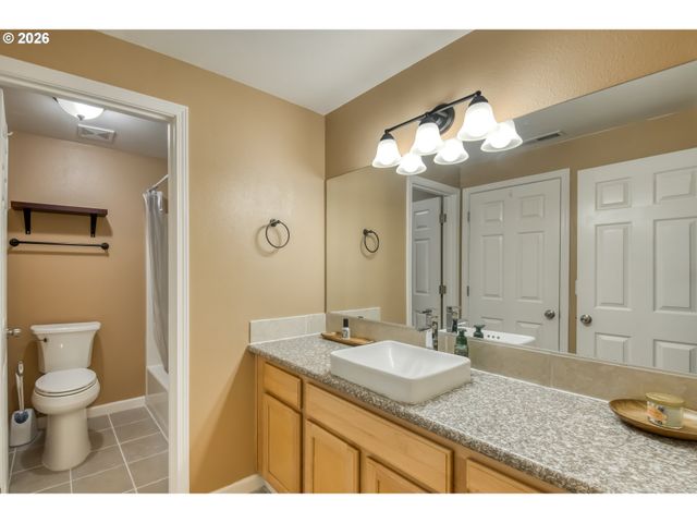 1775 Se LITTLEGEM St, Hillsboro, OR 97123