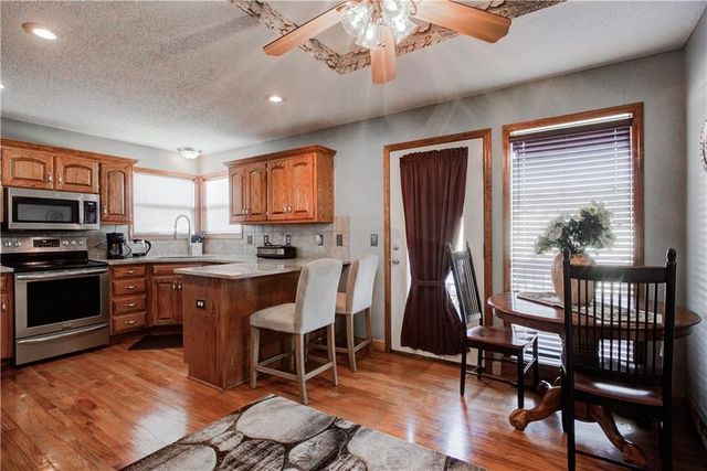 12204 WHITE OAK Street, Peculiar, MO 64078