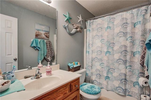 12204 WHITE OAK Street, Peculiar, MO 64078