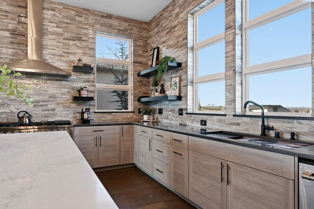 946 Heidel Ct, Richland, WA 99352