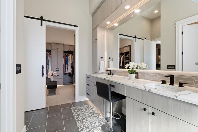 946 Heidel Ct, Richland, WA 99352