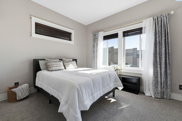 946 Heidel Ct, Richland, WA 99352