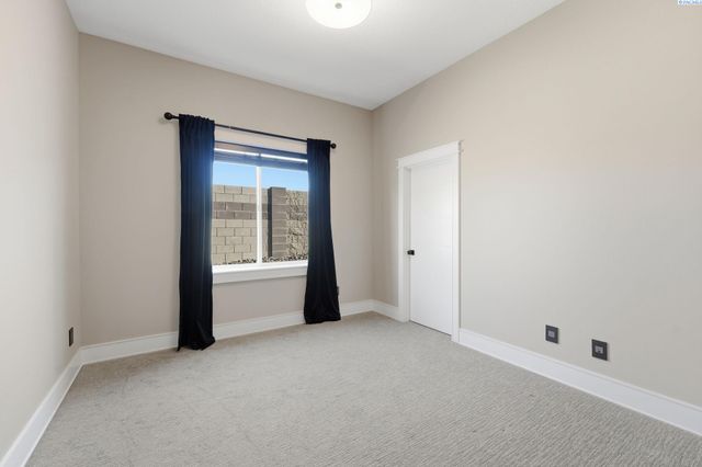 946 Heidel Ct, Richland, WA 99352