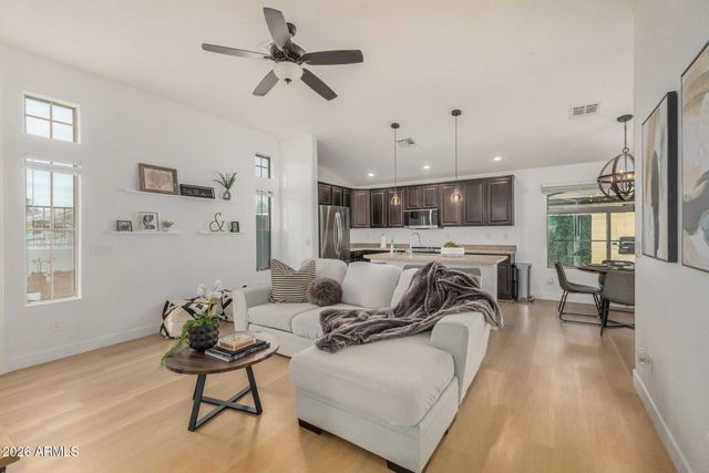 2725 E MINE CREEK Road 1101, Phoenix, AZ 85024