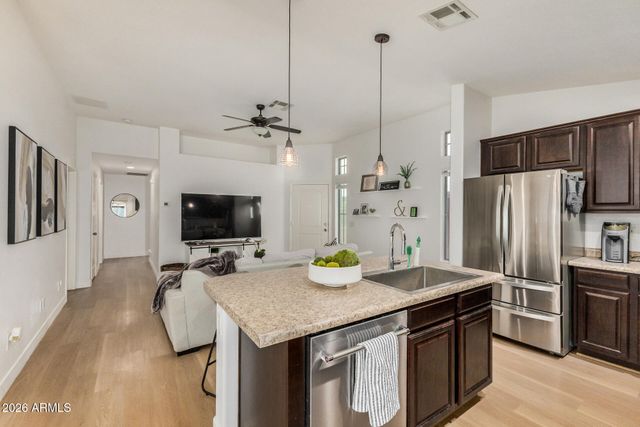 2725 E MINE CREEK Road 1101, Phoenix, AZ 85024