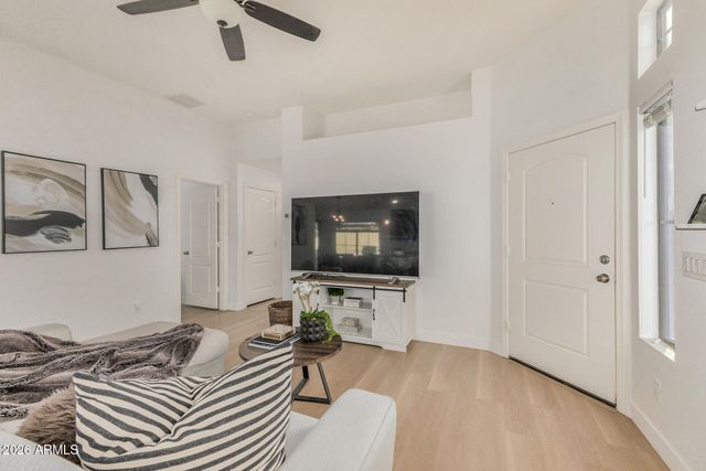 2725 E MINE CREEK Road 1101, Phoenix, AZ 85024