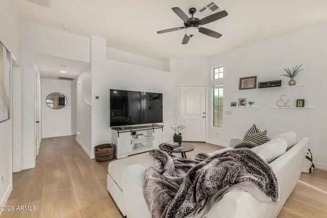 2725 E MINE CREEK Road 1101, Phoenix, AZ 85024