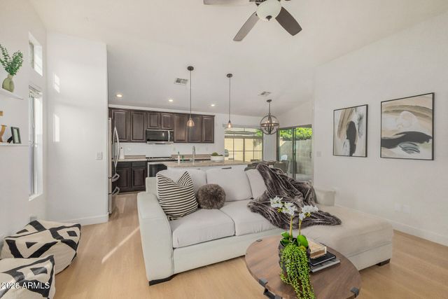 2725 E MINE CREEK Road 1101, Phoenix, AZ 85024