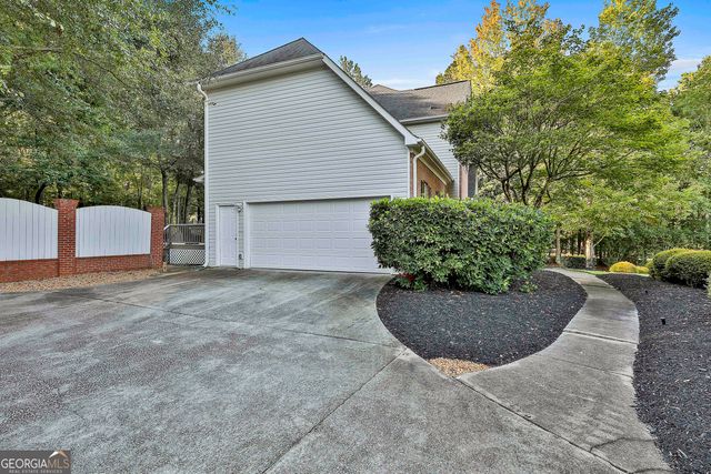 125 GLADYS Lane, Fayetteville, GA 30215