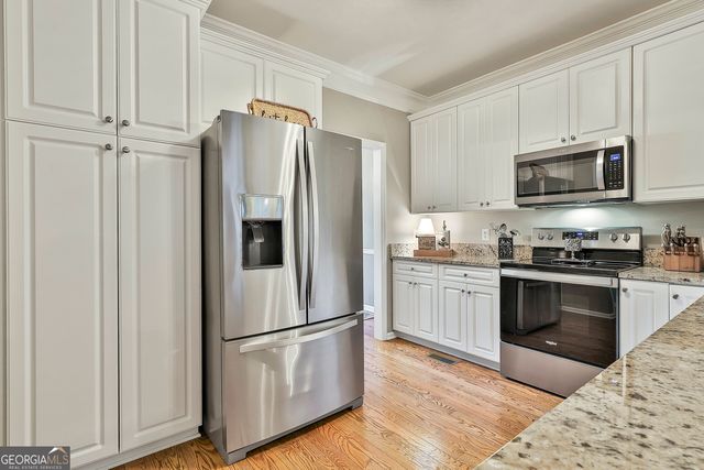 125 GLADYS Lane, Fayetteville, GA 30215