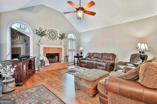 125 GLADYS Lane, Fayetteville, GA 30215