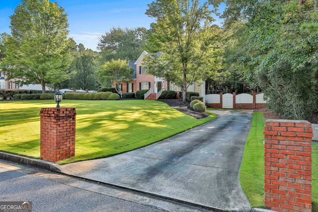 125 GLADYS Lane, Fayetteville, GA 30215