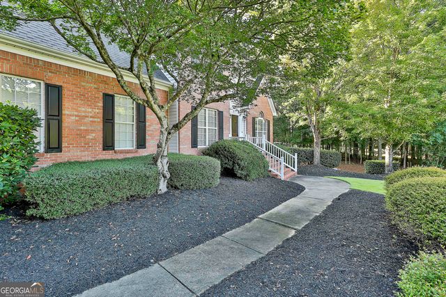 125 GLADYS Lane, Fayetteville, GA 30215