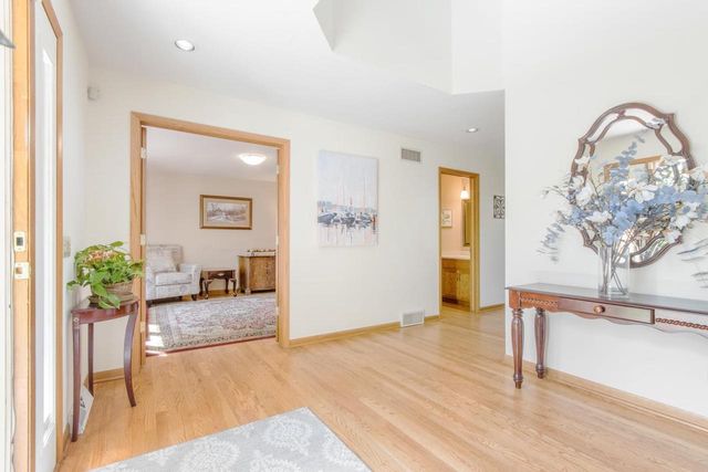 7126 New Washburn Way, Madison, WI 53719
