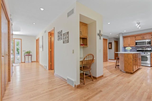 7126 New Washburn Way, Madison, WI 53719