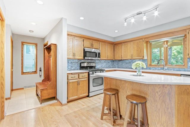 7126 New Washburn Way, Madison, WI 53719