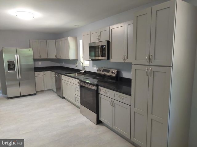 224 KENSINGTON DR, Lehman, PA 18324
