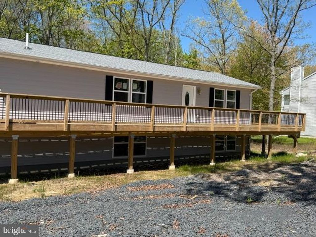 224 KENSINGTON DR, Lehman, PA 18324