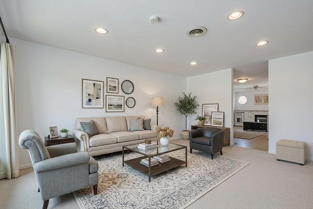 1624 W Weathersfield Way, Schaumburg, IL 60193