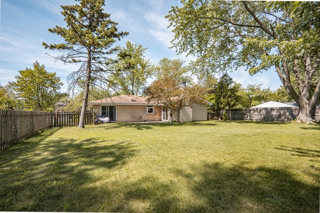 1624 W Weathersfield Way, Schaumburg, IL 60193
