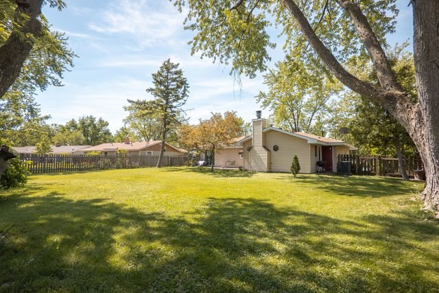 1624 W Weathersfield Way, Schaumburg, IL 60193