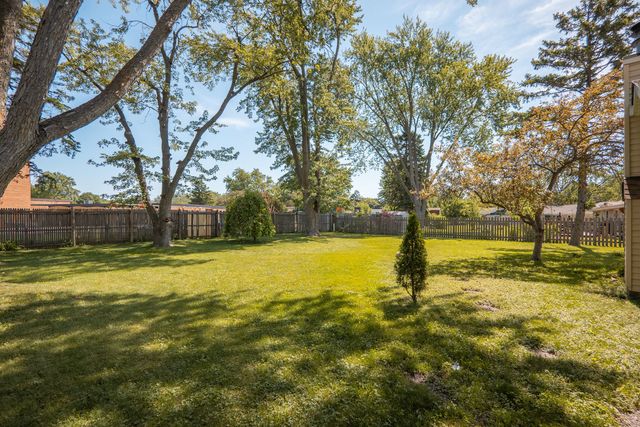 1624 W Weathersfield Way, Schaumburg, IL 60193