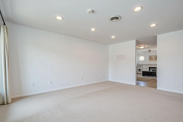 1624 W Weathersfield Way, Schaumburg, IL 60193