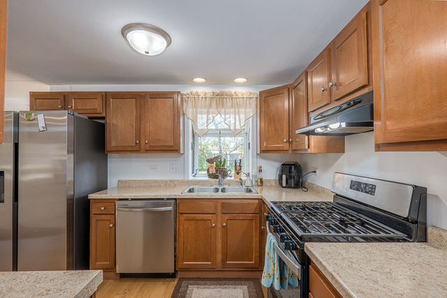 1624 W Weathersfield Way, Schaumburg, IL 60193