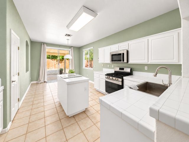 3111 Two Rivers Dr, Sacramento, CA 95833
