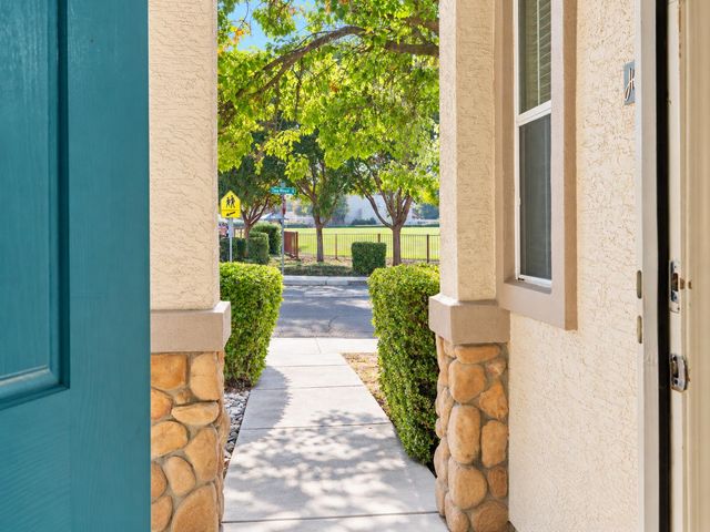 3111 Two Rivers Dr, Sacramento, CA 95833