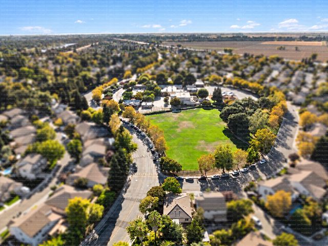3111 Two Rivers Dr, Sacramento, CA 95833