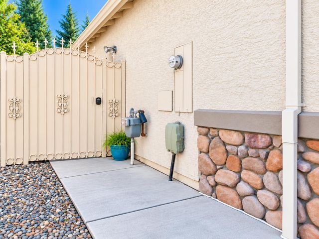 3111 Two Rivers Dr, Sacramento, CA 95833