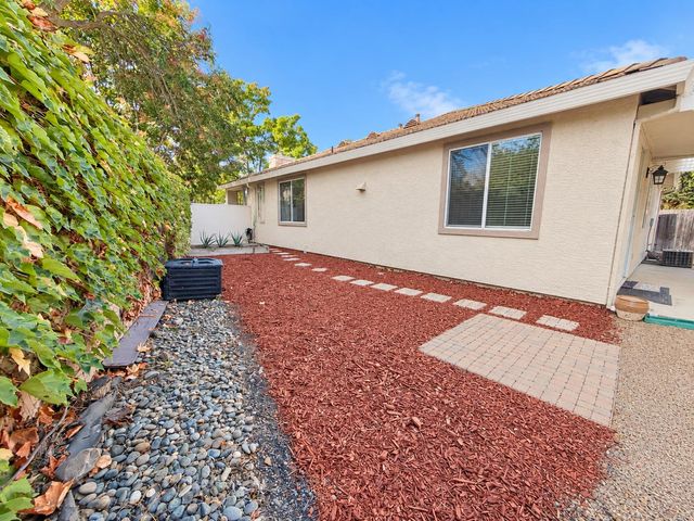 3111 Two Rivers Dr, Sacramento, CA 95833
