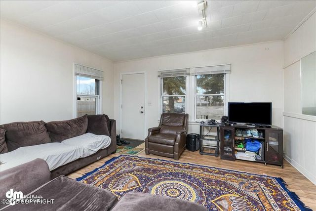 1102 W 29th Avenue, Anchorage, AK 99503