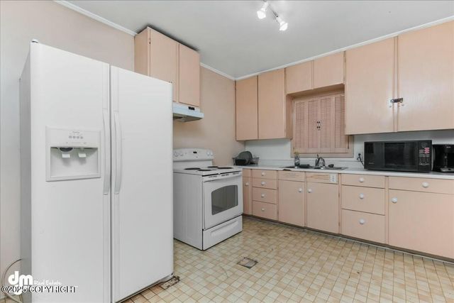 1102 W 29th Avenue, Anchorage, AK 99503
